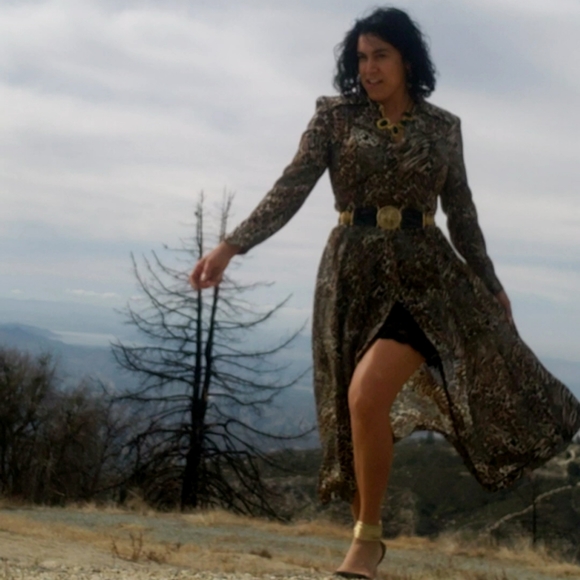 Poshmark - Picture 4 of 8